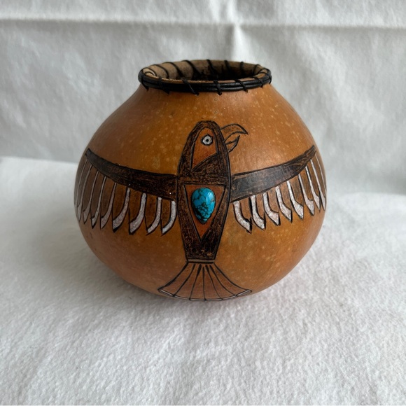 Vintage Native American gourd hand-carved falcon with turquoise artist signed JK - Picture 1 of 8